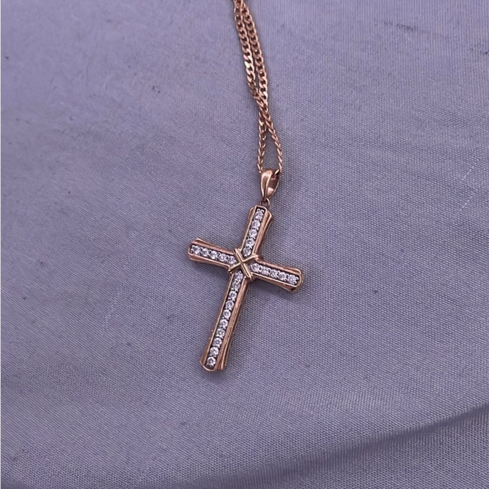 10K gold and diamond necklace. Only needs a new clasp.